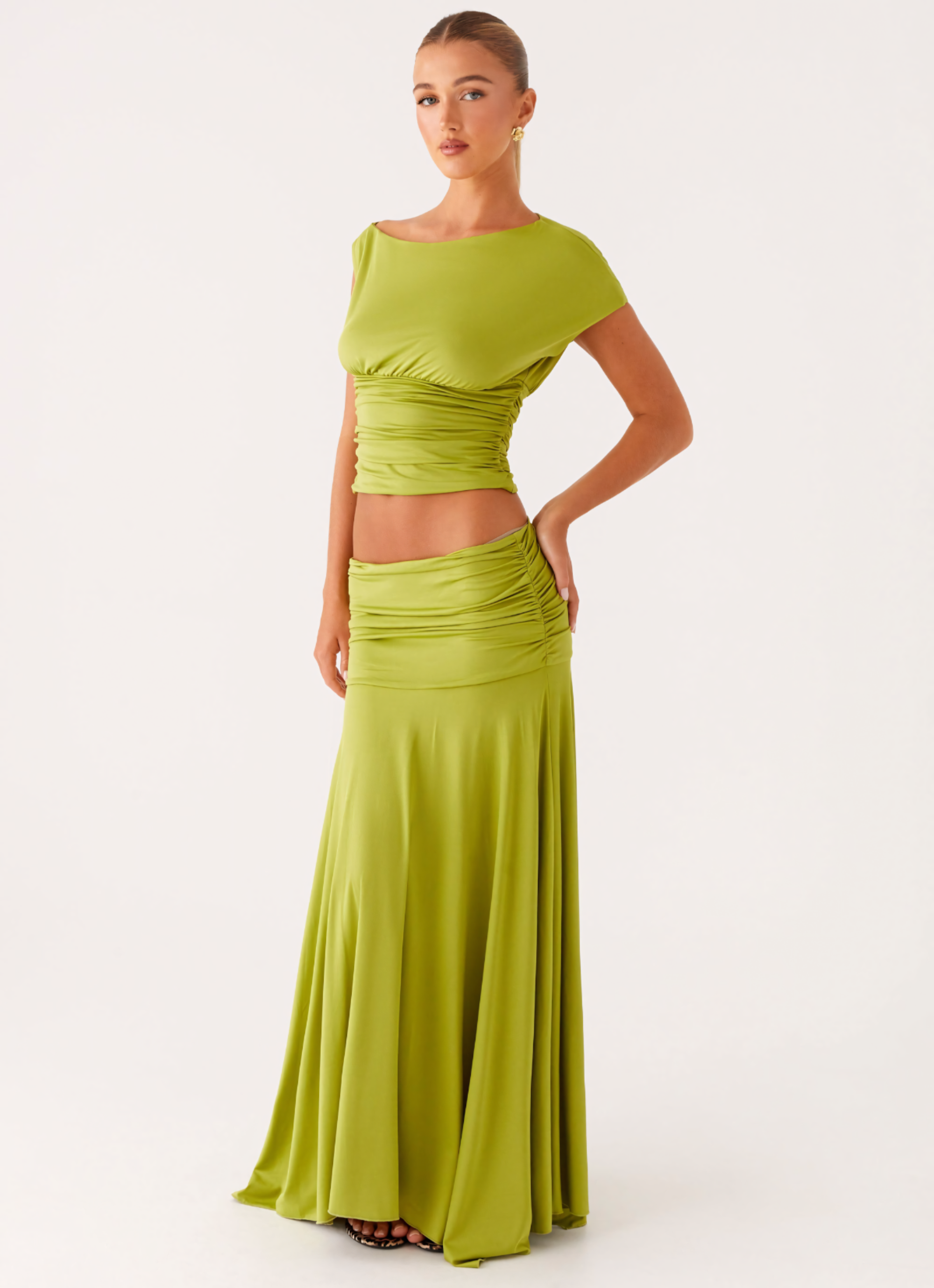 Seraphina – Conjunto Longo em Cetim Franzido