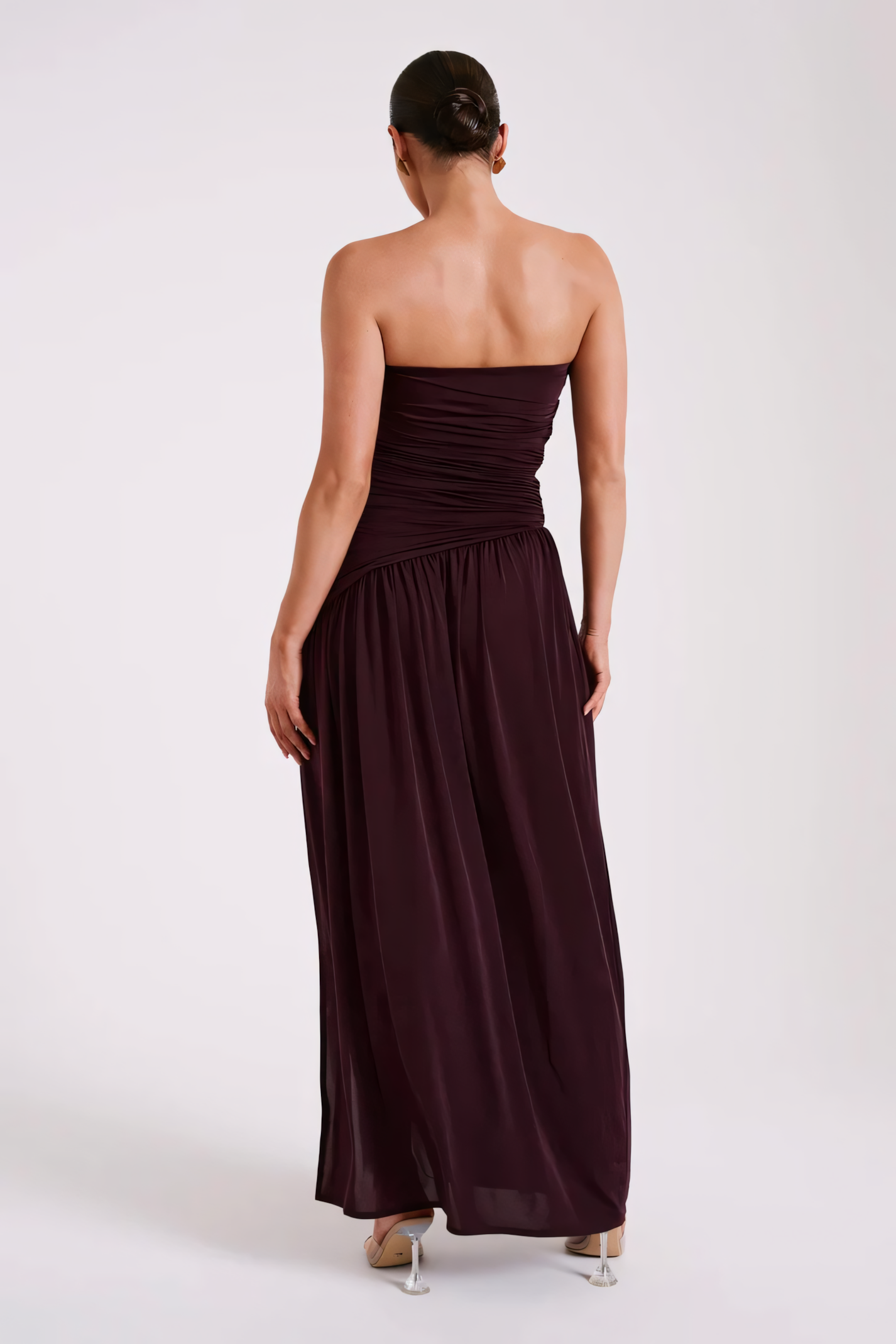 Selvara – Vestido marrom com pregas