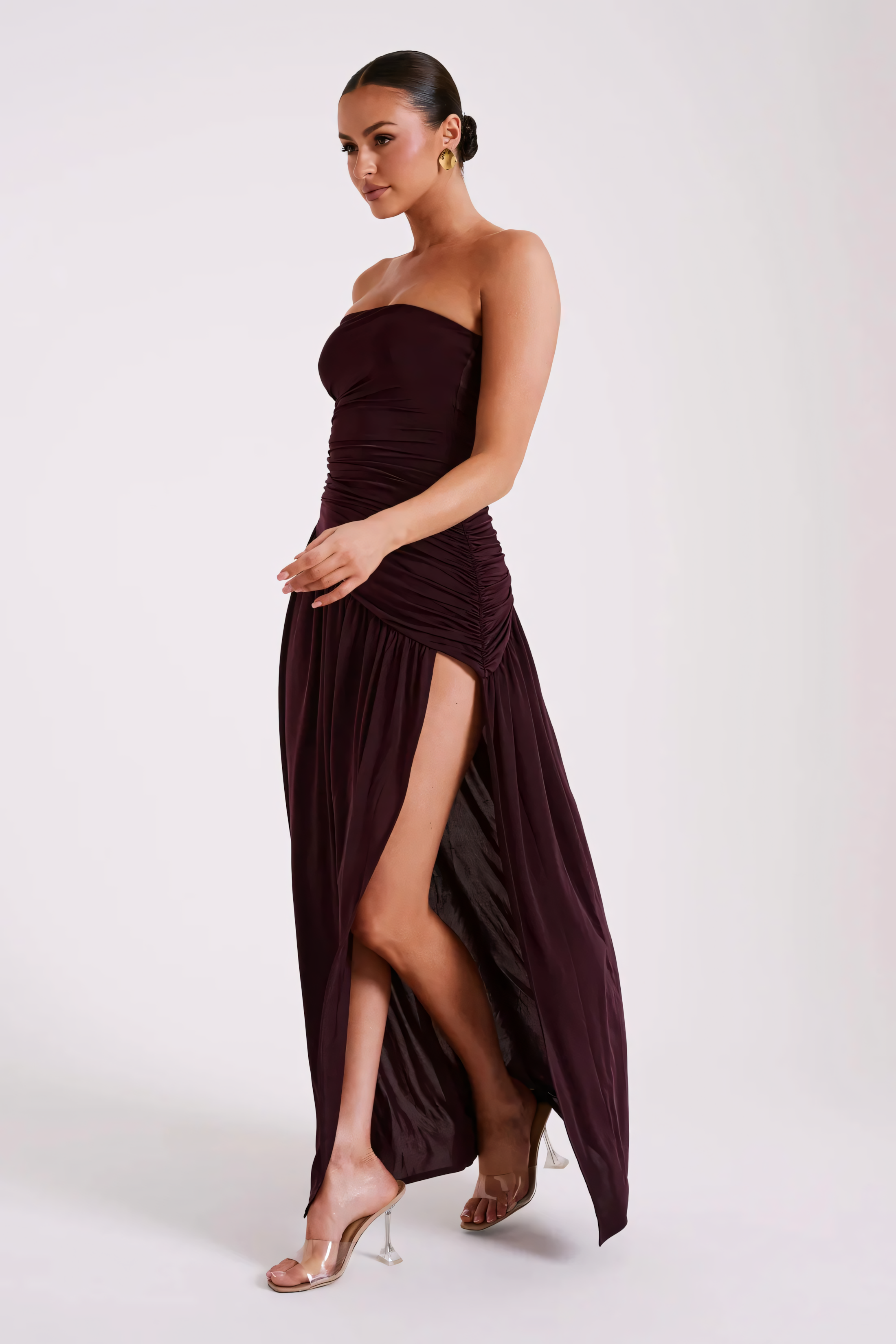 Selvara – Vestido marrom com pregas